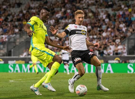03.08.2017, Tivoli Stadion, Innsbruck, AUT, UEFA EL, Cashpoint SCR Altach vs KAA Gent, Qualifikation, 3. Runde, Rueckspiel, im Bild v.l.: Kalifa Coulibaly (KAA Gent) und Philipp Netzer (SCR Altach) during the UEFA Europaleague Qualifier 3rd round, 2nd leg match between Cashpoint SCR Altach and KAA Gent at the Tivoli Stadion in Innsbruck, Austria on 2017 08 03. Innsbruck EP_fei