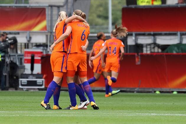 Spielerinnen aus den Niederlanden (Holland), niederländische (holländische) Fußballerinnen, jubeln über das Tor zum 1:1, Jubel, Torjubel, Torerfolg, celebrate the goal, goal, celebration, Jubel ueber das Tor, optimistisch, Action, Aktion, Fussball, UEFA Women s EURO 2017, Finale, Niederlande - Dänemark, xozx