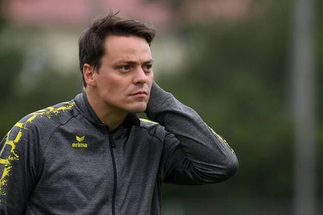 Trainer Marc Reinhardt (Bayreuth) enttäuscht schauend, Enttäuschung, Frustration, disappointed, pessimistisch Einzelbild, Aktion, Action, Fussball, Regionalliga Bayern, FC Unterföhring - SpVgg Bayreuth, xslx