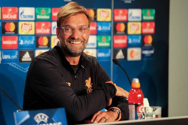 Jürgen Klopp (Kloppo, Trainer, Cheftrainer, Team Manager, LFC), bei der Pressekonferenz am Vortag des Spiels, Abschlusspressekonferenz, PK, press conference PK Pressekonferenz Pressetermin, Medientermin, Porträt, Portrait, Einzelbild, Freude, freundlich, fröhlich, strahlend, optimistisch, Fussball, UEFA Champions League Qualifikation, MD-1, TSG 1899 Hoffenheim - FC Liverpool, xozx