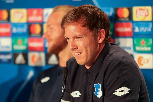 v.li.: Kevin Vogt (Hoffenheim, 22), Julian Nagelsmann (Trainer, Cheftrainer, Hoffenheim), bei der Pressekonferenz am Vortag des Spiels, Abschlusspressekonferenz, PK, press conference PK Pressekonferenz Pressetermin, Medientermin, Freude, freundlich, fröhlich, strahlend, optimistisch, Fussball, UEFA Champions League Qualifikation, MD-1, TSG 1899 Hoffenheim - FC Liverpool, xozx