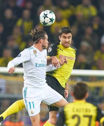 Fußball, CL, Borussia Dortmund - Real Madrid b SOKRATIS, 25 BVB Zweikampf , Aktion um den Ball gegen Gareth BALE, Real Madrid 11 BORUSSIA DORTMUND - REAL MADRID Gruppenphase Hinspiel, Fussball UEFA Champions League, Dortmund, 26.09.2017 CL Saison 2017 2018, BVB,