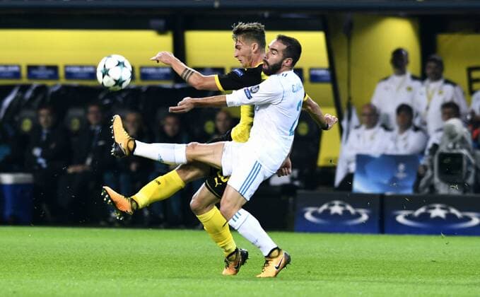 Fußball, CL, Borussia Dortmund - Real Madrid Fussball, UEFA Champions League, Herren, Saison 2017 2018, Gruppe H, 2. Spieltag, Signal Iduna Park Dortmund, Bor. Dortmund (gelb) - Real Madrid (weiss); Maximilian Philipp (BVB), Dani Caravajal (Real Madrid), Aktion.
