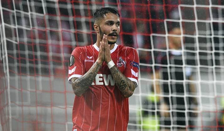 Fussball, UEFA Europa League, Herren, Saison 2017 2018, Gruppe H, 2. Spieltag, , Rhein Energie Stadion Köln, 1. FC Köln (rot) - Roter Stern Belgrad (weiss) 0:1; Leonardo Bittencourt (FC Köln) enttäuscht nach vergebener Torchance. Enttäuschung, Frust, Aktion, Einzelbild.