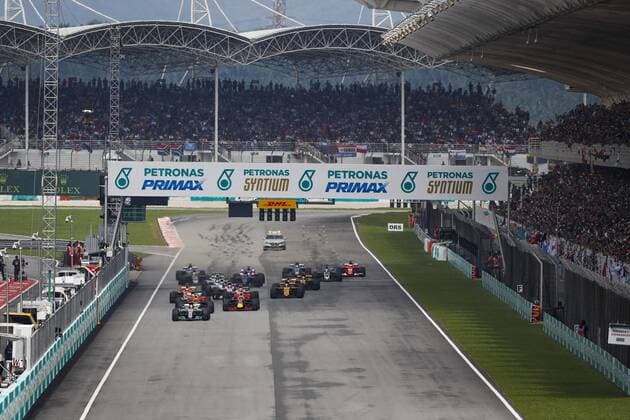 Motorsports: FIA Formula One World Championship WM Weltmeisterschaft 2017, Grand Prix of Malaysia, Start, 44 Lewis Hamilton (GBR, Mercedes AMG Petronas F1 Team), 33 Max Verstappen (NLD, Red Bull Racing), 3 Daniel Ricciardo (AUS, Red Bull Racing), 77 Valtteri Bottas (FIN, Mercedes AMG Petronas F1 Team), Sepang Malaysia