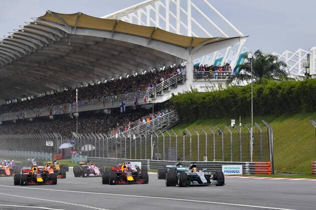Motorsports: FIA Formula One World Championship WM Weltmeisterschaft 2017, Grand Prix of Malaysia, Start, 44 Lewis Hamilton (GBR, Mercedes AMG Petronas F1 Team), 33 Max Verstappen (NLD, Red Bull Racing), 3 Daniel Ricciardo (AUS, Red Bull Racing), 77 Valtteri Bottas (FIN, Mercedes AMG Petronas F1 Team), Sepang Malaysia