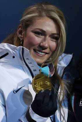 PyeongChang 2018, Ski Alpin, Riesenslalom der Damen, Siegerehrung OLYMPICS - 2018 Winter Olympics PYEONGCHANG,SOUTH KOREA,15.FEB.18 - OLYMPICS, ALPINE SKIING - Olympic Winter games Winterspiele Spiele Summer games PyeongChang 2018, medal plaza, slalom, ladies, award ceremony. Image shows Mikaela Shiffrin (USA). Keywords: medal. GEPAxpictures xAndreasxPranter