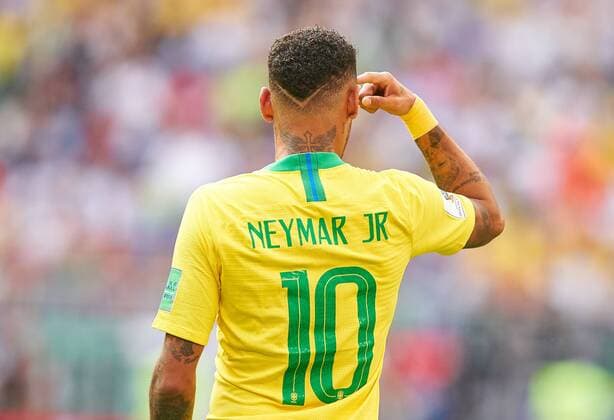 Brasil - Mexico, Soccer, Samara, July 02, 2018 NEYMAR, Bra 10 Gesticulates and giving instructions, action, single image, gesture, gesture, hand movement, pointing, interpret, mimik, BRASIL - MEXICO FIFA World Cup WM Weltmeisterschaft Fussball 2018 RUSSIA, Best of 16, Season 2018 2019, July 02, 2018 Stadium in Samara, Russia. Photo: MAGICS Peter Schatz