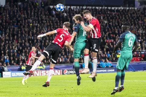 EINDHOVEN, PSV Eindhoven - Tottenham Hotspur FC, football, Champions League, season 2018-2019, 24-10-2018, Philips Stadium, header of Tottenham Hotspur player Harry Kane (M), PSV player Daniel Schwaab (2L), PSV player Luuk de Jong (2R), Tottenham Hotspur player Davinson Sanchez (R) PSV - Tottenham Hotspur x2563931x