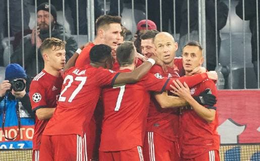 Robert LEWANDOWSKI, FCB 9 shoot goal for 3-0, celebrates his goal , with Arjen ROBBEN, FCB 10 fb13 Niklas SUELE, FCB 4 Joshua KIMMICH, FCB 32 Franck RIBERY, FCB 7 FC BAYERN MUNICH - BENFICA LISBON UEFA Football Champions League , Munich, November 27, 2018, Season 2018 2019, group stage, group E, FCB, Lissabon, Photographer: Peter Schatz MAGICS
