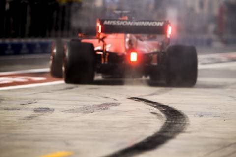 Motorsports: FIA Formula One World Championship WM Weltmeisterschaft 2019, Grand Prix of Bahrain, track, Rennstrecke, tyres marks, skidmarks, Fahrbahn, Bremsspur, Bremsspuren, Strecke, Gummi, Spur, Reifenspuren, Reifenspur, Streifen, Asphalt, Abrieb, Gummi, marks Sakhir Bahrain