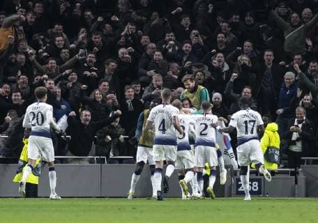 (190410) -- LONDON, April 10, 2019 (Xinhua) -- Tottenham Hotspur s players celebrate the goal by Heung-Min Son during the UEFA Champions League Quater Final First Leg match between Tottenham Hotspur and Manchester City at The Tottenham Hotspur Stadium in London, Britain on April 9, 2019. Tottenham Hotspur won 1-0. (Xinhua Han Yan) FOR EDITORIAL USE ONLY. NOT FOR SALE FOR MARKETING OR ADVERTISING CAMPAIGNS. NO USE WITH UNAUTHORIZED AUDIO, VIDEO, DATA, FIXTURE LISTS, CLUB LEAGUE LOGOS OR LIVE SERVICES. ONLINE IN-MATCH USE LIMITED TO 45 IMAGES, NO VIDEO EMULATION. NO USE IN BETTING, GAMES OR SINGLE CLUB LEAGUE PLAYER PUBLICATIONS. (SP)BRITAIN-LONDON-FOOTBALL-CHAMPIONS LEAGUE-QUARTERFINAL-TOT HOTSPUR VS MAN CITY