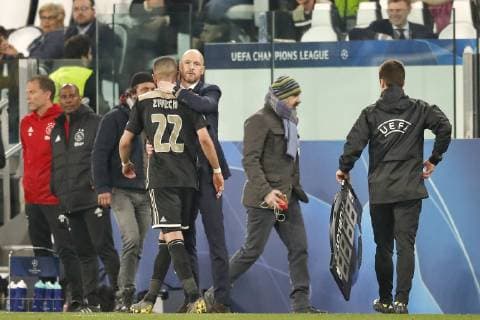 TORINO, Football,16-04-2019, Allianz Stadium . Champions League quarter finals second leg Juventus - Ajax. Ajax player Hakim Ziyech (L) with Ajax trainer coach Erik ten Hag (R) during the game Juventus - Ajax (1-2). Juventus - Ajax x3202368x