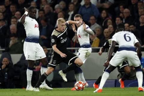 (l-r) Moussa Sissoko of Tottenham Hotspur FC, Donny van de Beek of Ajax, Kieran Trippier of Tottenham Hotspur FC, Davinson Sanchez of Tottenham Hotspur FC during the UEFA Champions League semi final match between Tottenham Hotspur FC and Ajax Amsterdam at the Tottenham Hotspur stadium on April 30, 2019 in London, United Kingdom UEFA Champions League 2018 2019 xVIxVIxImagesx xMauricexvanxSteenxIVx 14336026