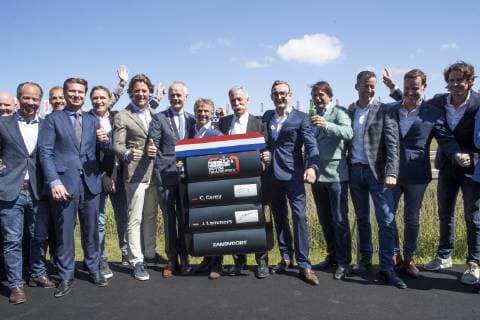 The following text was translated automatically 14-05-2019 Zandvoort, press conference, PK, Pressekonferenz Formula 1 Heineken Dutch Grand Prix 2020Chase Carey CEO Formula One Group, Prins Bernhard, Director Global Sponsorships at Heineken International Hans Erik Tan with sporting director Jan Lammers and Niek Meijer, Mayor of Zandvoort, Sean Bratches, managing Director of Commercial Operations, Formula One Group, Imre van Leeuwen (general manager Dutch GP), Menno de Jong (companion and Van Bernhard Van Oranje and co-owner of Circuit Zandvoort) with en Prins Bernhard of Orange. Photo and Copyright: Photo Leo bird Song VOF Copyright: xHollandsexHoogtex xLeoxVogelzangx x89689171x