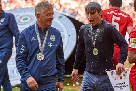 Munich, Germany, 18 05 2019, 1 Bundesliga 34 Matchday, FC Bayern Munich SG Eintracht Frankfurt, Co Coach Peter Hermann FCB and Coach Niko Kovac FCB after the beer shower Defodi Munich, Germany, 18 05 2019, 1 Bundesliga 34 Matchday, FC Bayern Munich SG Eintracht Frankfurt, Co Trainer Peter Hermann FCB and Coach Niko Kovac FCB after the beer shower Defodi 09 501 0025510 DeFodi501