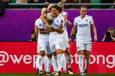 (L-R) Shanice van de Sanden of Olympique Lyonnais women, Dzsenifer Marozsan of Olympique Lyonnais women, Lucy Bronze of Olympique Lyonnais women during the UEFA Women s Champions League final match between Olympique Lyonnais women v FC Barcelona, Barca women on May 18, 2018 at Ferencvaros Stadium in Budapest, Hungary UEFA Women s Champions League 2018 2019 xVIxVIxImagesx xGerritxvanxKeulenxIVx 14507820