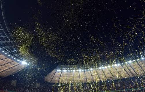 Confetti and Goldlametta in the sky above the stadium RB Leipzig FC Bayern Munich DFB Cup 2018 2019, Final, Final, German Football Association, DFB, Cup, Cup Final, Soccer, Soccer, Men, Germany, Germany Berlin, 25 5 2019 Olympic Stadium