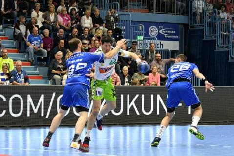 Nemanja Zelenovic Frisch Auf Goeppingen 42 attacking Moritz Preuss VfL Gummersbach 69 , VfL Gummersbach Frisch Auf Goeppingen, Handball, Men, 1 League, DKB Handball Bundesliga, 32 Matchday, 29 05 2019 VfL Gummersbach Frisch Auf Goeppingen, Handball, DKB Handball Bundesliga Men, 32 Matchday, 29 05 2019 Gummersbach Copyright: xAugstx xEibner-Pressefotox EP_jat