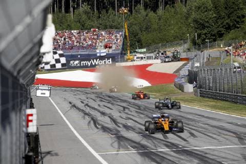 Motorsports: FIA Formula One World Championship, WM, Weltmeisterschaft 2019, Grand Prix of Austria, 55 Carlos Sainz jr. (ESP, McLaren F1 Team), 77 Valtteri Bottas (FIN, Mercedes AMG Petronas Motorsport), 5 Sebastian Vettel (GER, Scuderia Ferrari Mission Winnow), Spielberg Austria