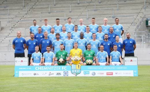 Team presentation Chemnitz soccer regional league Chemnitzer FC 3 league, portrait date 2019 2020, team photo, back v l Rafael Garcia, Tim Campulka, Kostadin Velkov, Matti Langer, Clemens Schoppenhauer, Daniel Frahn, Jan Pelle Hoppe, Marcelo de Freitas Costa , middle 1 v l Team Manager Torsten Bittermann, Pascal Itter, Tobias Müller, Georgi Sarmov, Paul Milde, Erik Tallig, Physiotherapist Olaf Renn , middle 2 v l goalkeeper coach Marcel Höttecke Hoettecke, co coach Sreto Ristic, coach David Bergner, Niklas Hoheneder, Dejan Bozic, Tarsis Bonga, Sören Reddemann, physiotherapist Florian Braband, team doctor Jörg Leibiger, Team doctor Kristian Schaper , front v l Jakob Gesien, Ioannis Karsanidis, Sönke Günther Guenther, goalkeeper Jakub Jakubov, goalkeeper Joshua Mroß Mross, Timo Mauer, Nils Blumberg , Chemnitz, 01 07 2019, Chemnitz stadium, football ,