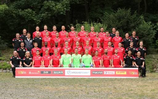 h v l Christopher Busse Reha Trainer , Keven Schlotterbeck, Marvin Friedrich, Lars Dietz, Florian Hübner, Neven Subotic, Sebastian Polter, Sebastian Andersson, Christopher Trimmel, Frank Placzek Physiotherapeut , 3 R v l Trainer Urs Fischer, Managing Director Oliver Ruhnert, Co Trainer Markus Hoffmann, Nicolai Rapp, Ken Reichel, Marcus Ingvartsen, Grischa Prömel, Marius Bülter, Robert Andrich, Christian Gentner, Lennard Maloney, athletics coach Martin Krüger, goalkeeper coach Michael Gspurning, 2 R v l co coach Sebastian Bönig, Cihan Kahraman, Anthony Ujah, Sheraldo Becker, Julius Kade, Julian Ryerson, Felix Kroos, Michael Parensen, Christopher Lenz, Florian Flecker, Adrian Wittmann Videonanalyse , Maximilian Perschk Physiotherapist , 1 R v l Sven Weinel Team Supervisor , Susi Kopplin Team Leader , Maurice Arcones Opfermann, Laurenz Dehl, Joshua Mees, Goalkeeper Jakob Busk, Goalkeeper Rafal Gikiewicz, Goalkeeper Moritz Nicolas, Manuel Schmiedebach, Akaki Gogia, Marcel Hartel, Suchung Kim Arzt , Thomas Riedel Riedel Masseur Sport Football Football Bundesliga Men DFL Portrait Date Season 2019 2020 06 07 2019 Team Photo 1 FC Union Berlin FCU Squad, Presentation, Presentation, Press Event