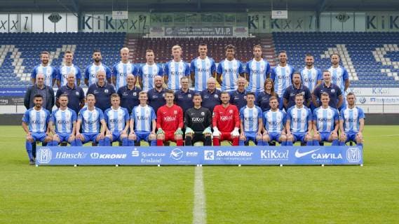 11 07 2019, Hänsch Arena, Meppen, GER, 1 man, SV Meppen team, 1 row, front sitting, v l Hassan Amin SV Meppen 7 , Marius Kleinsorge SV Meppen 20 , Willi Evseev SV Meppen 14 , Marcus Piossek SV Meppen 11 , Leonard Bredol SV Meppen 21 , Matthis Harsmann SV Meppen 12 , Erik Domascke SV Meppen 32 , Jeroen Gies SV Meppen 1 , Janik Jesgarzewski SV Meppen 3 , Markus Ballmert SV Meppen 15 , Florian Egerer SV Meppen 16 , Rene Guder SV Meppen 18 and David Vrzogic SV Meppen 27 Middle row, from left to right the sports director, Heiner Beckmann, coach Christian Neidhart, co coach Mario Neumann, goalkeeper coach Richard Moes, Daniel Vehring Physiotherapist , Michael Wewers Supervisor , Eugen Geppert Supervisor , Team Physician Thomas Keeese Röhrs , Ina Stilber Physiotherapist , Video Analyst Jens Robben and Kai Venemann Physiotherapist Back row, standing, v l Thilo Leugers SV Meppen 8 , Nicolas Andermatt SV Meppen 25 , Hilal El Helwe SV Meppen 29 , Julius Düker SV Meppen 26 , Marco Komenda SV Meppen 6 , Ted Tattermusch SV Meppen 30 , Jovan Vidovic SV Meppen 5 , Yannick Osee SV Meppen 4 , Steffen Puttkammer SV Meppen 22 , Luka Tankulic SV Meppen 10 , Deniz Undav SV Meppen 9 and Max Kremer SV Meppen 17 Meppen Niedersachsen Germany Hänsch Arena