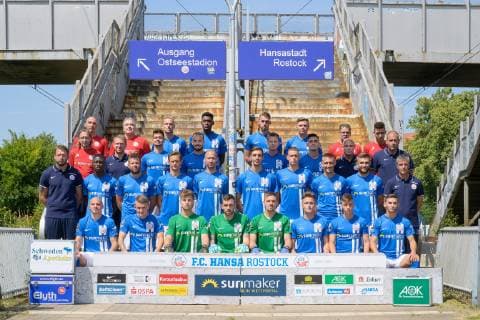 FC Hansa Rostock 3 League, portrait date 2019 2020, team photo upper row v l n r team bus driver Maurice Ruhnau, team doctor Dr Holger Strubelt, Nils Butzen, Merveille Biankadi, Jonas Hildebrandt, Erik Engelhardt, physiotherapist Frank Scheller, Physiotherapist Jakob Kuehn Third row v l r Zeugwart Andreas Thiem, Athletics coach Bjoern Bornholdt, Julian Riedel, Pascal Breier, Maximilian Ahlschwede, Nico Rieble, Co coach Ronny Thielemann, Co coach Uwe Ehlers Second row v l n r Goalkeeper coach Dirk Orlishausen, Aaron Opoku, Marco Koenigs, Kai Buelow, Tanju Oeztuerk, Sven Sonnenberg, Max Reinthaler, Frederik Lach, Adam Straith, Chief Coach Jens Haertel, Lower Series v l n r Korbinian Vollmann, Nico Neidhart, Ben Voll, Markus Kolke, Alexander Sebald, Mirnes Pepic, Paul Wiese, Elsamed Ramaj Team physician Dr Christine Kuehn, team physician Dr Frank Bartel, head physiotherapist Tobias Hamann, Lukas Scherff FC Hansa Rostock 3 Bundesliga, portrait date 2019 2020, 11 07 2019 FC Hansa Rostock, 3 League, portrait date 2019 2020, 11 07 2019 Rostock Copyright: xEIBNERx EP_eer