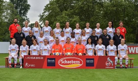 16 07 2019, xjpx, football 1 Bundesliga, 1 FC Koeln Womens photo session 2019 20 emspor, v l Back row, from left Team doctor Arnt Kirchner, Theresa Gosch, Nina Windmüller, Meike Meßmer, Franziska Wendel, Sabina Horvat, Karoline Kohr, Carolin Schraa, Romina Frommont, Peggy Nietgen, physiotherapist Patrick Weber Middle row, from left Co trainer Nico Reese, trainer Willi Breuer, Anna Kirschbaum, Rachel Rinast, Lucia Ondrusova, Eunice Beckmann, Sonja Giraud, individual coach Marie Pyko, athletics coach Nicolas Brandt, goalkeeper coach Dennis Fabian Vordere Reihe, from left Amber Barrett, Madeline Gier, Yuka Hirano, Vanessa Zilligen, Pauline Nelles, Elvira Herzog, Saskia Frensch, Francesca Calo, Seohui Sim, Isabelle Linden, Kristina Hild DFL DFB REGULATIONS PROHIBIT ANY USE OF PHOTOGRAPHS as IMAGE SEQUENCES and or QUASI VIDEO Cologne