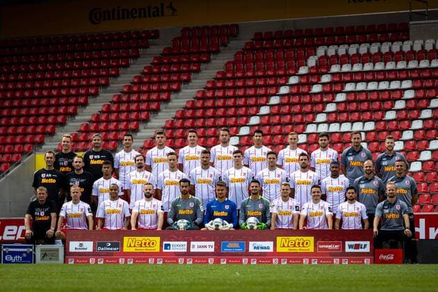 GER, football, men, 2 BL, season 2019 2020, portrait date, 18 07 2019, SSV Jahn Regensburg SSV Jahn Regensburg 2 BL, portrait date 2019 2020, team photo, hi row from left Tobias Rutzinger, Wolfgang Brummer, Julian Derstroff, Erik Wekesser, Sebastian Stolze, Max Besuschkow, Marcel Correia, Marc Lais, Tom Baack, Kristian Barbuscak, Andreas Gehlen mi Reihe v li Dr Anreas Harlass Neuking, Matthias Günther, Chima Okoroji, Sebastian Nachreiner, Tim Knipping, Markus Palionis, Dominic Volkmer, Andreas Albers, Marco Gruettner, Florian Heister, Sebastian Dreier, Mersad Selimbegovic unt Reihe v li Reinhold Reisinger, Alexander Nandzik, Jann George, Jan Marc Schneider, Alexander Weidinger, Alexander Meyer, Andre Weis, Benedikt Saller, Andreas Geipl , Oliver Hein, Jonas Meier