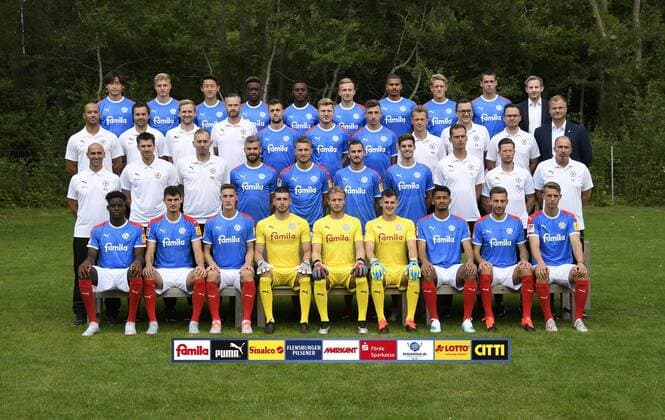 Holstein Kiel 2 BL, portrait date 2019 2020, team photo, football, men, 19 07 19, back row from left Young Jae Seo, Finn Porath, Lee Jaesung, David Atanga, Makana Baku, Jannik Dehm, Noah Awuku, Johannes van den Bergh, Philipp Sander, Team Manager Jan Uphues 3 row from left Physiotherapist Maurice Johnson, Physiotherapist Sebastian Suess, Physiotherapist Fabian Franzen, Physiotherapist Tim Hoeper, Jonas Meffert, Alexander Muehling, Daniel Hanslink, Team Physician Dr Martin Mrugalla, Team Physician Dr Eckhardt Klostermeier, Videoanalyst Philipp Pelka, Managing Director Sport Fabian Wohlgemuth 2 row from left Coach Andre Schubert, Co Trainer Fabian Boll, Goalkeeper Coach Patrik Borger, Stefan Thesker, Hauke Wahl, Dominik Schmidt, Tobias Fleckstein, Athletic Coach Timm Soerensen, Athletics coach Andre Filipovic, team coach Tim Petersen front row sitting from left Yann Aurel Bisseck, Janni Serra, Phil Neumann, Ioannis Gelios, Dominik Reimann, Timon Weiner, Emmanuel Iyoha, Michael Eberwein, Lion Lauberbach Kiel NLZ Projendorf Kiel Germany