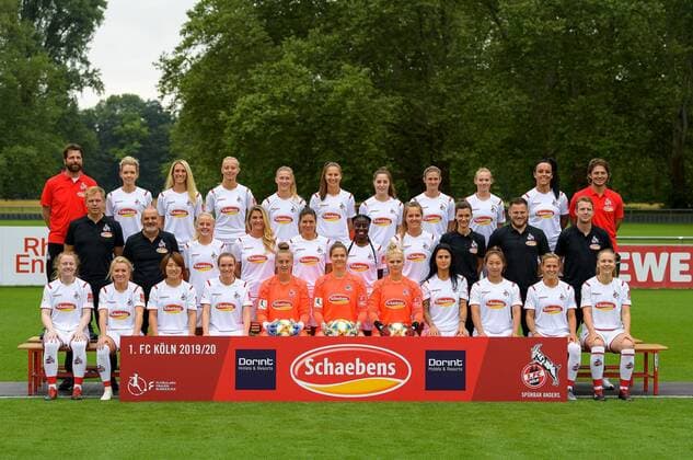 Cologne, Geißbockheim, 16 07 2019 Back row, from left team doctor Arnt Kirchner, Theresa Gosch, Nina Windmüller, Meike Meßmer, Franziska Wendel, Sabina Horvat, Karoline Kohr, Carolin Schraa, Romina Frommont, Peggy Nietgen, physiotherapist Patrick Weber Middle row, from left Co coach Nico Reese, coach Willi Breuer, Anna Kirschbaum, Rachel Rinast, Lucia Ondrusova, Eunice Beckmann, Sonja Giraud, individual coach Marie Pyko, Athletics coach Nicolas Brandt, goalkeeper coach Dennis Fabian Front row, from left Amber Barrett, Madeline Gier, Yuka Hirano, Vanessa Zilligen, Pauline Nelles, Elvira Herzog, Saskia Frensch, Francesca Calo, Seohui Sim, Isabelle Linden, Kristina Hild at the team photo of the womens team of 1 FC Köln Saison 2019 20 on Tuesday 16 July 2019 at Geißbockheim, Cologne Team photo 1 FC Köln Saison 2019 20