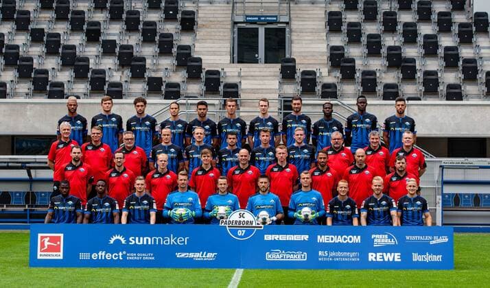 SC Paderborn 07 1 BL, portrait date 2019 2020, team photo, hi row v left Khiry Shelton, Luca Kilian, Jan Luca Rumpf, Tobias Schwede, Gerrit Holtmann, Uwe Hünemeier, Sebastian Schonlau, Christian Strohdiek, Johannes Dörfler, Babacar Gueye, Klaus Gjasula second row v l Team physician Dr Hans Walter Hemmen, Team physician Dr Lutz Mahlke, supervisor Michael Heppner, Sven Michel, Ben Zolinski, Cauly Oliveira Souza, Rifet Kapic, Laurent Jans, supervisor Roman Piechota, Team physician Dr Matthias Porsch, Team physician Dr Karl Schünemann third row from team manager Ole Siegel, physiotherapist Jörg Liebeck, physiotherapist Robert Wezorke, video analyst Philipp Maier, athletics coach Felix Sunkel, goalkeeper coach Nico Burchert, co coach Danilo de Souza, Co coach Daniel Scherning, head coach Steffen Baumgart front row v l Streli Mamba, Christopher Antwi Adjei, Marlon Ritter, Michael Ratajczak, Leopold Zingerle, Jannik Huth, Leon Brüggemeier, Sebastian Vasiliadis, Marcel Hilßner, Kai Pröger Copyright: xx