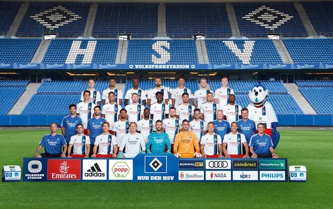 Team HSV, back v l Adrian Fein, Josha Vagnoman, Gideon Jung, Lukas Hinterseer, Jonas David, Rick van Drongelen, David Bates 3 row v l Christoph Moritz, Jan Gyamerah, Aaron Hunt, Bakery Jatta, Berkay Oezcan, Kyriakos Papadopoulos, David Kinsombi, mascot Dino Hermann 2 series v l athletics coach Daniel Muessig, rehabilitation coach Sebastian Capel, Jeremy Dudziak, Khaled Narey, Manuel Wintzheimer, Tim Leibold, Co Trainer Dirk Bremser, Head Coach Dieter Hecking in front v l Goalkeeper Coach Kai Rabe, Jairo Samperio, Gotoku Sakai, Tom Mickel, Daniel Heuer Fernandes, Julian Pollersbeck, Sonny Kittel, Bobby Wood, Co Trainer Tobias Schweinsteiger 24 09 15, Hamburg, Team Photo Date, Football, GER, Hamburger SV, Portrait Date 2019 2020, 2 Bundesliga, 2 BL,