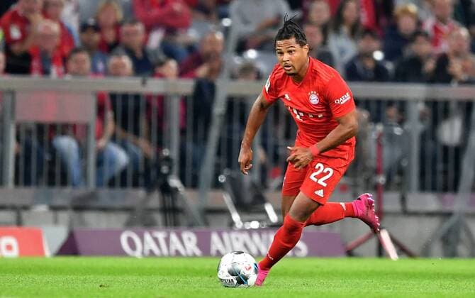 Serge Gnabry FC Bayern , on ball FC Bayern Munich Hertha BSC Berlin 1 Bundesliga 2019 2020, 1 BL, 1 Bundesliga, DFL, Football, Soccer, Soccer, Men, Germany, Germany Munich, 16 8 2019, Allianz Arena DFB RULES PROHIBIT USE IN MMS SERVICES VIA HANDHELD DEVICES UNTIL TWO HOURS AFTER A MATCH AND ANY USAGE ON INTERNET OR ONLINE MEDIA SIMULATING VIDEO FOOTAGE DURING THE MATCH