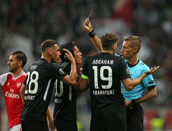 19 09 2019, Football UEFA Europa League 2019 2020, Group stage, 1 matchday, Eintracht Frankfurt FC Arsenal, in the Commerzbank Arena Frankfurt Dominik Kohr li , Eintracht Frankfurt sees yellow red card of referee Davide Massa re , ITA , Makoto Hasebe 2v l , Eintracht Frankfurt and David Abraham 2vr , Eintracht Frankfurt protest DFL and DFB regulations prohibit any use of photographs as image sequences and or quasi video