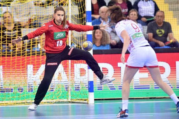 Isabell Roch goal woman Germany, TuS Metzingen L , Nataliya Kotsina Belarus, Gomel BLR at the throw ,GER, Germany Belarus, Belarus Handball, international women, Woman Qualifiers EHF EURO 2020, 25 09 2019, ,GER, Germany Belarus Handball, international women, 25 09 2019 Coburg Copyright: xEIBNER RolandxSippelx EP_RSL