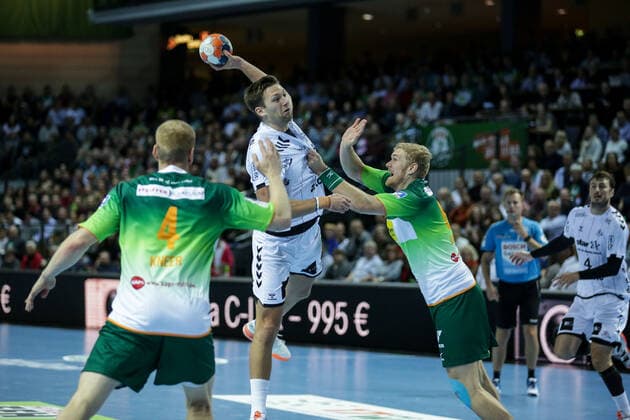 Germany,Wetzlar, Rittal Arena, 02 10 2019, Handball,DHB Cup, Round of 16, HSG Wetzlar THW Kiel Picture left Stefan Kneer HSG Wetzlar, 4 ,Harald Reinkind THW Kiel, 6 ,Anton Lindskog HSG Wetzlar, 66 Copyright: HMBxMedia ThomasxJäger