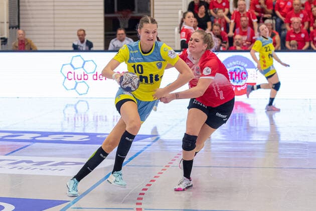 v li Liv Charlotte Süchting Buxtehude, 10 , Beate Scheffknecht Thüringer HC, 4 duel, action, action, 16 10 2019, Erfurt Germany , handball, 1 Bundesliga women, Thüringer HC Buxtehuder SV xprx