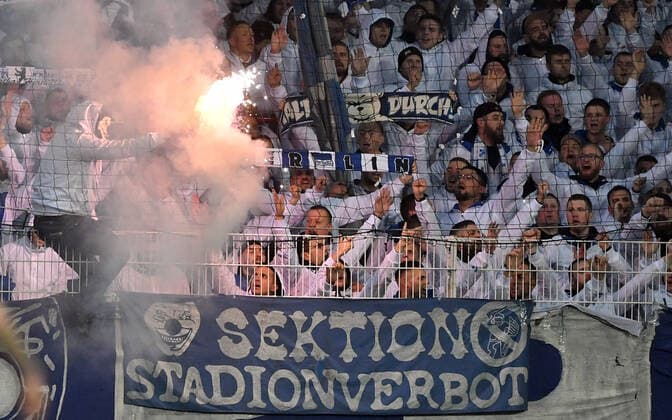 The Hertha fans ignite Bengalos and fireworks during the match 1 FC Union Berlin Hertha BSC Berlin 1 Bundesliga 2019 2020, season 2019 2020, football, soccer, DFL, soccer, men, Germany, Germany, Berlin, 1 11 2019 stadium Alte Foersterei DFL REGULATIONS PROHIBIT ANY USE OF PHOTOGRAPHS AS IMAGE SEQUENCES AND OR QUASI VIDEO