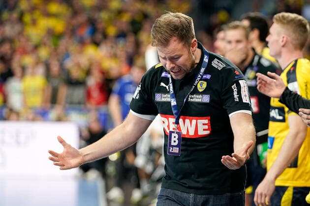 Kristjan Andresson coach, head coach, RNL , gives instructions, gesticulate, gesticulate with the arms, gives instructions, gesticulate, single picture, action, action, 07 11 2019, Mannheim Germany , handball, Bundesliga, Rhein Neckar Löwen THW Kiel xozx