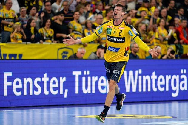 Scorer Andre Schmid Andy Schmid, RNL, 2 , cheers on a goal, cheers on a goal, jubilation, goal jubilation, goal success, celebrate the goal, goal, celebration, cheers on the goal, optimistic, game scene, highlight, single picture, action, clipping, full body, 07 11 2019, Mannheim Germany , Handball, Bundesliga, Rhein Neckar Löwen THW Kiel xozx