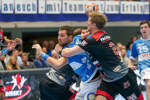 GER, 1 HBL men, Bergischer HC vs. HC Erlangen 07 11 2019, Klingenhalle, Solingen, GER, 1 HBL men, Bergischer HC vs. HC Erlangen, in the picture picture shows Tomas Babak BHC 19 , ovn Jan Schäffer Schaeffer HC Erlangen 25 , will be taken in the ironer nordphotox xMeuter nph00351