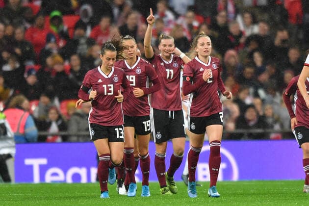 Jubel, Freuen, celebrate, happy, cheer , Goal Celebration Germany 0 1 Goal scorer Alexandra Popp Germany, DFB Women 11 in the middle, 09 11 2019, London England , Football, Friendly match England Germany xmkx