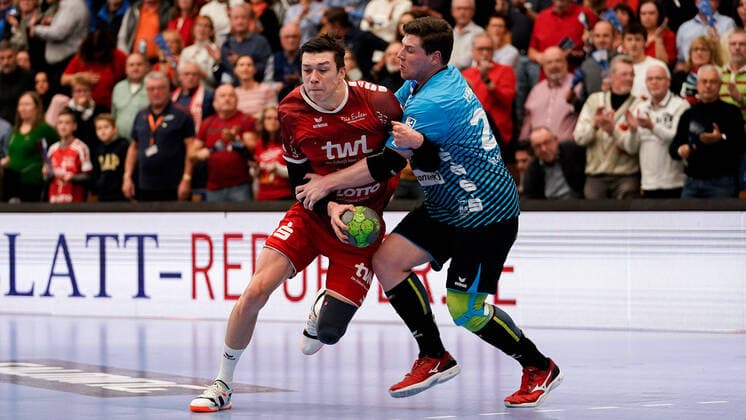 v li Azat Valiullin The Owls, 55 , Philipp Vorlicek HSG Nordhorn, 22 , duel, game scene, duel, duel, tackle, tackling, dynamics, action, action, 17 11 2019, Ludwigshafen am Rhein Germany , handball, Bundesliga, TSG Ludwigshafen Friesenheim The Owls HSG Nordhorn Lingen xozx