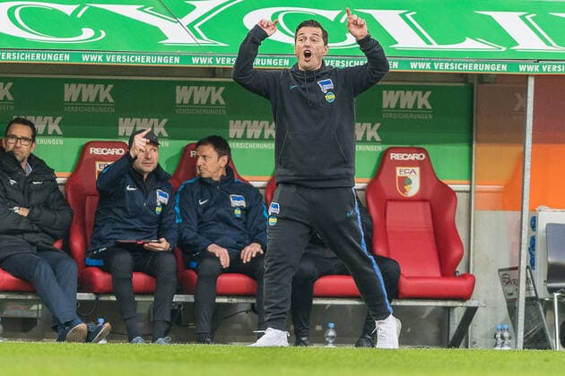 Ante Covic Hertha BSC, Head Coach , geste, FC Augsburg vs. Hertha BSC Berlin, Football, Bundesliga, 12 Matchday, 2019 2020, 24 11 2019, DFL REGULATIONS PROHIBIT ANY USE OF PHOTOGRAPHS AS IMAGE SEQUENCES AND OR QUASI VIDEO, FC Augsburg vs. Hertha BSC Berlin, GER, Football, Bundesliga, 12 Matchday, 2019 2020, 24 11 2019 Augsburg Copyright: xEibner-Pressefoto SaschaxWaltherx EP_eer