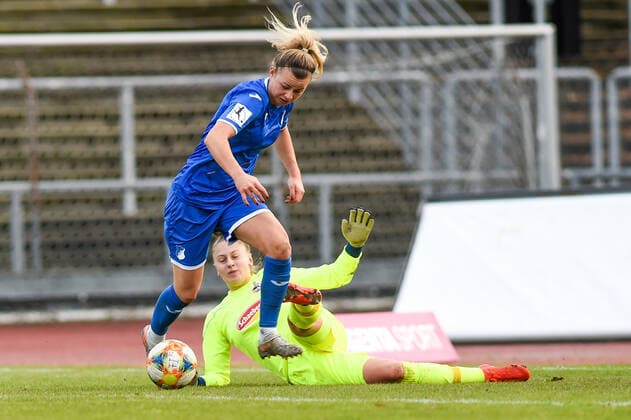 v li Lena Lattwein TSG, 6 , Pauline Nelles Goalkeeper, Cologne, 1 , Duel, duel, duel, tackle, tackling, dynamics, action, action, 15 12 2019, Cologne Germany , Football, Flyeralarm Frauen Bundesliga, 1 FC Köln TSG Hoffenheim, DFB DFL REGULATIONS PROHIBIT ANY USE OF PHOTOGRAPHS AS IMAGE SEQUENCES AND OR QUASI VIDEO xmhx