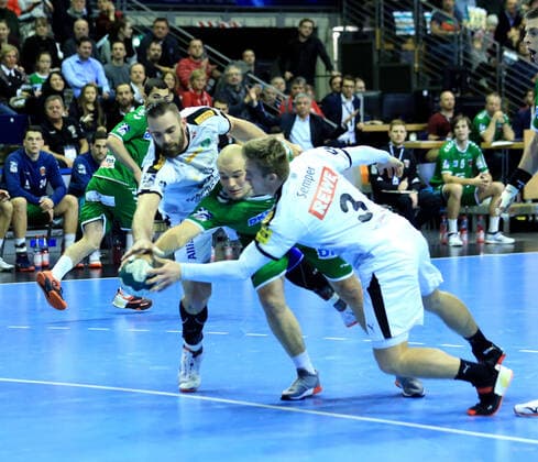 GER, DHB, 1 HBL, FUECHSE BERLIN VS SC DHfK LEIPZIG 26 12 2019, Max Schmeling Halle, Berlin, GER, DHB, 1 HBL, FUECHSE BERLIN VS SC DHfK LEIPZIG, DHB regulations prohibit any use of photographs as image sequences and or quasi videoPaul Drux Fuechse Berlin 95 , , , Alen Milosevic SC DHfK Leipzig 34 , Franz Semper SC DHfK Leipzig 3 nordphotox xEngler nph00076