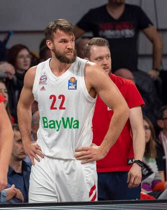 Germany, Bamberg, Brose Arena, 30 12 2019, emspor, emonline, despor, deonline, Brose Bamberg vs FC Bayern Muenchen, Basketball, BBL Picture v l Danilo Barthel FC Bayern Muenchen injured, injury Copyright: HMBxMedia xHeikoxBecker