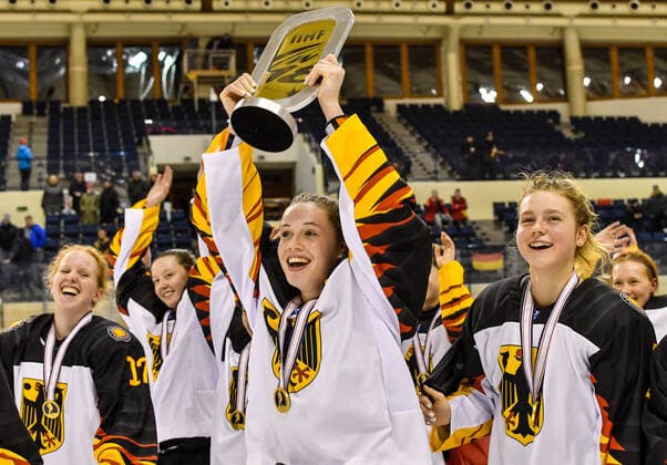 GER, IIHF Ice Hockey U18 Women s World Championship DIV I Group A, award ceremony 09 01 2020, BLZ Arena, Füssen Fuessen, GER, IIHF Ice Hockey U18 Women s World Championship DIV I Group A, award ceremony, in the picture Daniela Kolbeck GER, 17 , Fine Raschke GER, 19 , Lisa Heinz GER, 3 cheering and presenting the cup to the fans nordphotoxHafner nph00200